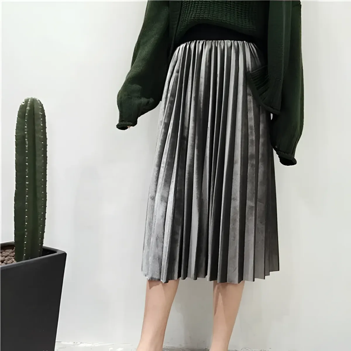 Elastic Waist Pleated Velvet Skirt - Image 8